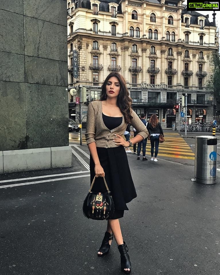 Shama Sikander Instagram - move, pause, keep moving... 😇 . . #travel #fashion #happiness #beautiful #vacation #move #pause #moving #wonderful_places I #me #style #gorgeous #beauty #believe #selflove #tbt #peace #goodvibes #switzerland #europe Luzern, Switzerland