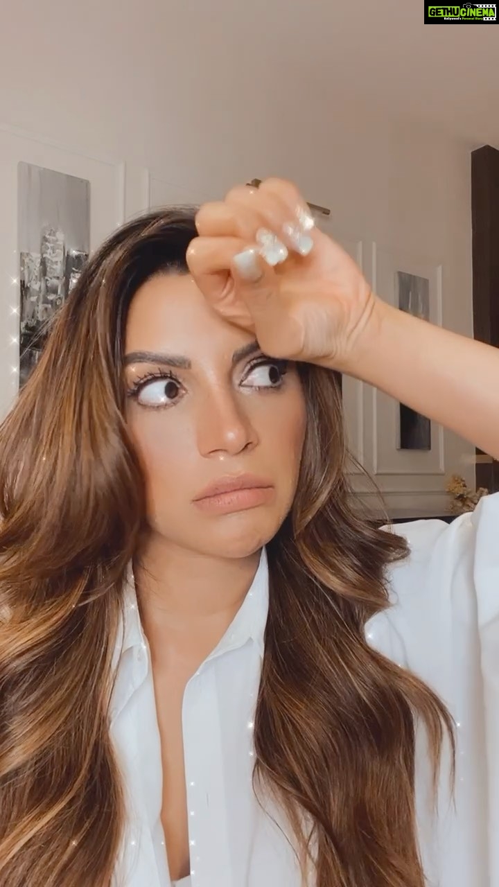 Shama Sikander Instagram - Uff main kitni talented hoon 🤓. #comedy #comedyvideos #actor #bollywoodactress #loveacting #reels #reelsinstagram #reelitfeelit #reelkarofeelkaro #reelsindia #laughter #laughteristhebestmedicine #hansteraho #khushraho