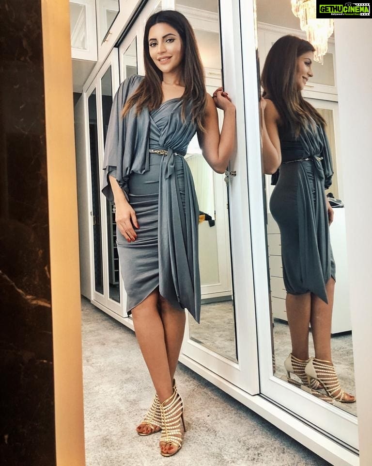 Shama Sikander Instagram - Sharing some of my most favorite dresses/looks of past life....😄😄😄😄 Meaning life before corona will be considered past life na!!! 🤔 . . #fashion #style #photooftheday #beautiful #beauty #happy #fashionista #fashionicon #gratitude #loveyourself #motivation #selflove #bollywood #bollywoodactress #success #mindset #goals #goodvibes #peace #fashion Mumbai, Maharashtra