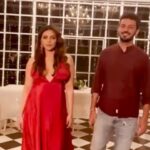 Shama Sikander Instagram - Are you ready for the mosssst romantic song of this season...!! Introducing our director sahab @dhwanigautam no 1 jinke saath kaam karke mujhe bada maza aaya... actor ban gaye hote tum yar! 😄 #hawakarda #newsingle @itsafsanakhan @sahilsyndicate @koinagerecords @heyalokthakur #newsong #newsongalert #punjabi #punjabisong #superhit #song #romancekaseason #reels #reelsinstagram #reelitfeelit #reelkarofeelkaro #reelsvideo #reelsindia