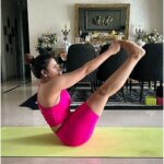 Shama Sikander Instagram - Definition of Yoga 🧘‍♀️ Yoga is a physical, mental and spiritual practice that originated in ancient India. The word yoga is derived from the Sanskrit root yuj, meaning “to yoke,” or “to unite”. The practice aims to create union between body, mind and spirit, as well as between the individual self and universal consciousness. Such a union tends to neutralize ego-driven thoughts and behaviours, creating a sense of spiritual awakening…. International yoga divas par aap sabko mera shat shat pranam🙏🏻😇 Aur bahot bahot aabhar mere guruwon ka jinki madad se meri ye journey yahan tak pahunchi thank you @chaitanyatirth and @rohitflowyoga 🙏🏻🙏🏻 . . #happyinternationalyogaday #yoga #yogaday2022 #internationalyogaday #motivation #strength #positivity #blessed #shamasikander Mumbai, Maharashtra