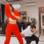 Shama Sikander Instagram - Remember to stretch before attempting dance stunts DON’T RUSHHHH....😆😆 @jamesmilliron #dontrushchallenge #dontrush #reels #reelsinstagram #reelitfeelit #reelkarofeelkaro #dancersofinstagram #dancevideo #dance #love #fun #lovelife #enjoy #happysaturday #saturdaynight #lockdown #lockdown2021 #lovkdownparty #partyathome #comedyvideos #lovetodance #saturdayvibes #saturdaynight #saturdaymood #lovers #instagram