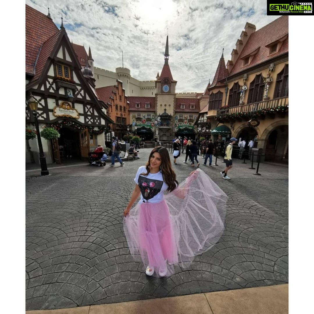 Shama Sikander Instagram - Alice in wonderland.....🥰🥰 .when the sky was happy and showering its abundance 😇😇😇 . #fairytale #disney #fairy #love #adventure #magical #beautiful #princess #nature #beauty #holiday #days #smile #travel #vacation #actorlife #traveltheworld