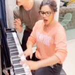 Shama Sikander Instagram - Abba dabba jabbbaaaaa..... Missing our madness @jasbinag come back sooonnnn.... #comedy #comedyvideos #comedyreels #reels #reelsinstagram #reelitfeelit #reelkarofeelkaro #partnerincrime #friends #crazyfriends #loveyou #mymadfriend #instamood #actors #comment4comment #originalvideo #mad #fun #craze