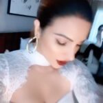 Shama Sikander Instagram - Life in moments....🥰❤️😇. #peaches #softskin #babyskin #reels #reelitfeelit #reelsinstagram #reelkarofeelkaro #justinbieber #tuesday #actor #travelphotography #beautiful #fun #instadaily