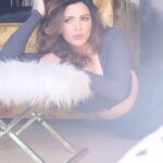 Shama Sikander Instagram - Mood....🥰🥰🥰 #dheeredheere #slowmotion #love #reelitfeelit #reelsinstagram #reelkarofeelkaro #reels #bollywood #actor #shooting #onlocation #photoshoot #behindthescenes🎬 #instadaily #instagood