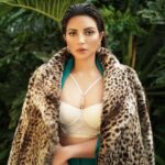Shama Sikander Instagram - Garmi me bhi sardi ka ehasas....Sirf hum actors hi kar sakte hain...😆😆😆 . . 📸 Photographer:- @nikhil.p.sawant MakeUp & Hair:- @swatidedhia_makeup . . #actorslife #film #love #cinema #life #photoshoot #style #newshoot #bollywood #trending #drama #fashion #art #music #queen #motivation #inspiration #success #mindset #peace