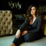 Shama Sikander Instagram - Pay attention to the things you are naturally Drawn to. They are often connected to your path, Passion and purpose in Life. Have the courage to follow them.... . . 📸 Photographer:- @nikhil.p.sawant MakeUp & Hair:- @swatidedhia_makeup . . #beautiful #photooftheday #love #life #happy #cute #style #fashion #loveyourself #nature #motivation #selflove #inspiration #positivevibes #success #mindset #goals #goodvibes #peace #respect