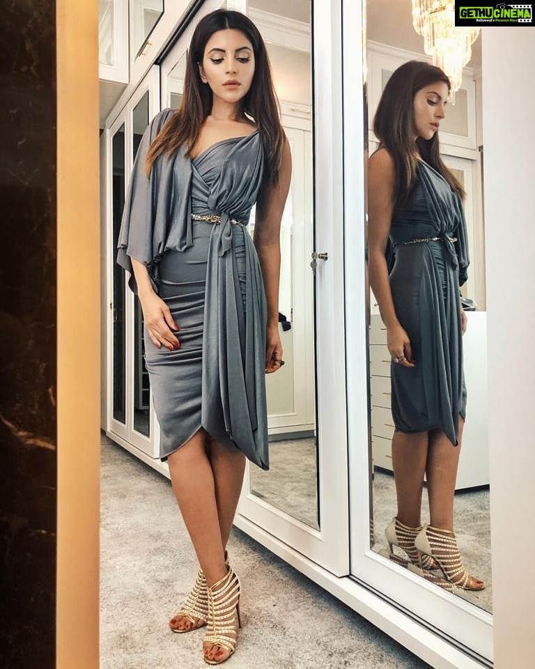 Shama Sikander Instagram - Sharing some of my most favorite dresses/looks of past life....😄😄😄😄 Meaning life before corona will be considered past life na!!! 🤔 . . #fashion #style #photooftheday #beautiful #beauty #happy #fashionista #fashionicon #gratitude #loveyourself #motivation #selflove #bollywood #bollywoodactress #success #mindset #goals #goodvibes #peace #fashion Mumbai, Maharashtra