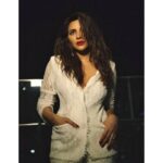 Shama Sikander Instagram - Some people grumble that roses have thorns, I am grateful that thorns have roses.... . . #beautiful #eyes #photooftheday #love #life #happy #cute #hair #style #fashion #loveyourself #nature #motivation #selflove #inspiration #positivevibes #instagram #portrait #post