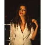 Shama Sikander Instagram - Some people grumble that roses have thorns, I am grateful that thorns have roses.... . . #beautiful #eyes #photooftheday #love #life #happy #cute #hair #style #fashion #loveyourself #nature #motivation #selflove #inspiration #positivevibes #instagram #portrait #post