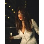 Shama Sikander Instagram - Some people grumble that roses have thorns, I am grateful that thorns have roses.... . . #beautiful #eyes #photooftheday #love #life #happy #cute #hair #style #fashion #loveyourself #nature #motivation #selflove #inspiration #positivevibes #instagram #portrait #post