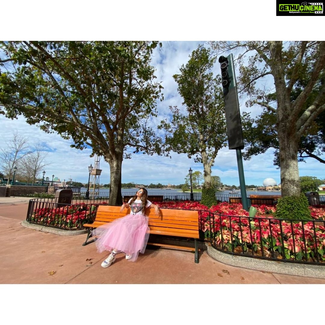 Shama Sikander Instagram - Alice in wonderland.....🥰🥰 .when the sky was happy and showering its abundance 😇😇😇 . #fairytale #disney #fairy #love #adventure #magical #beautiful #princess #nature #beauty #holiday #days #smile #travel #vacation #actorlife #traveltheworld