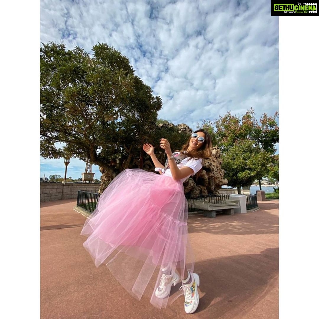 Shama Sikander Instagram - Alice in wonderland.....🥰🥰 .when the sky was happy and showering its abundance 😇😇😇 . #fairytale #disney #fairy #love #adventure #magical #beautiful #princess #nature #beauty #holiday #days #smile #travel #vacation #actorlife #traveltheworld