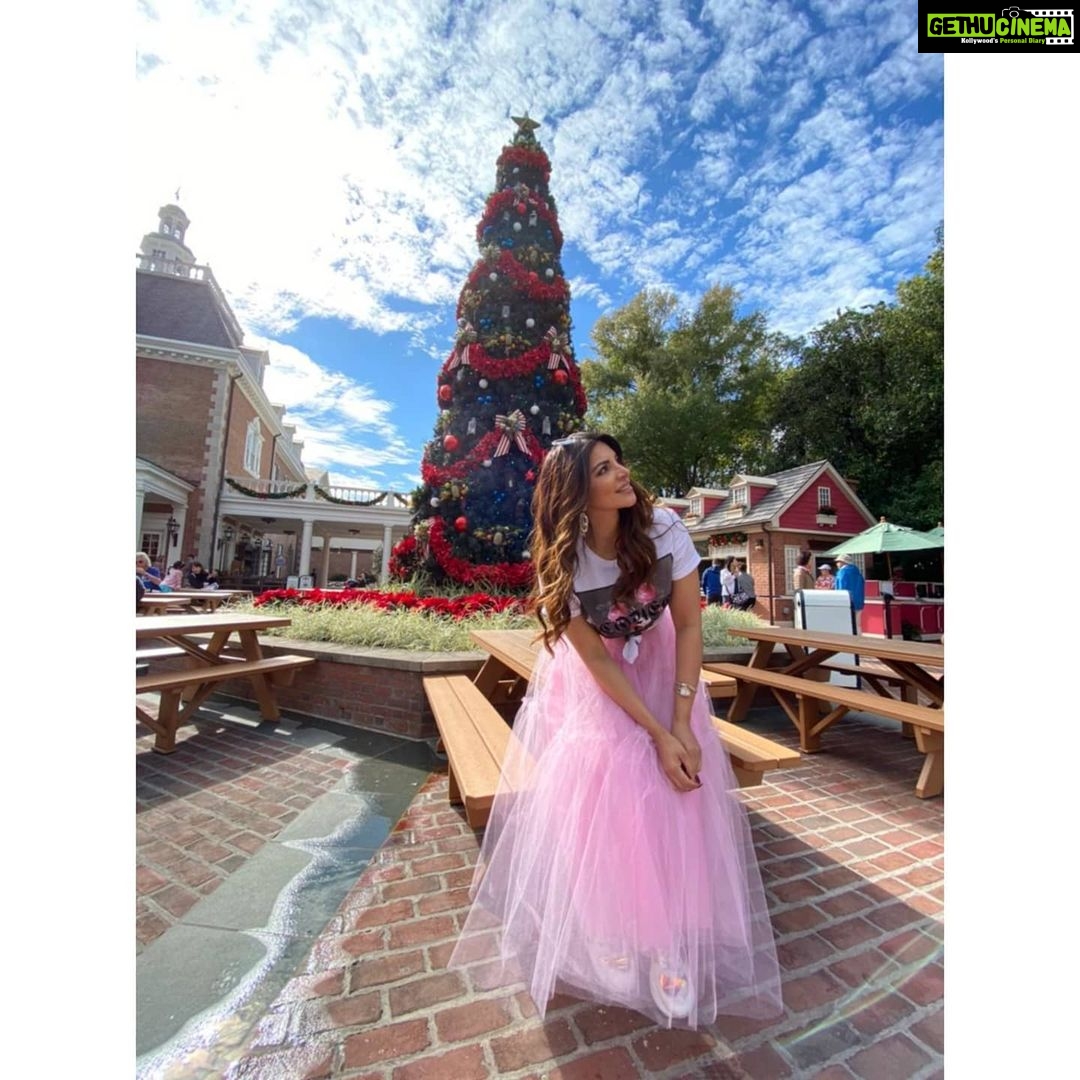 Shama Sikander Instagram - Alice in wonderland.....🥰🥰 .when the sky was happy and showering its abundance 😇😇😇 . #fairytale #disney #fairy #love #adventure #magical #beautiful #princess #nature #beauty #holiday #days #smile #travel #vacation #actorlife #traveltheworld