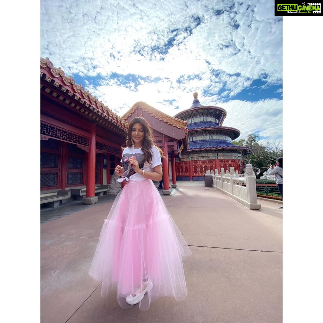 Shama Sikander Instagram - Alice in wonderland.....🥰🥰 .when the sky was happy and showering its abundance 😇😇😇 . #fairytale #disney #fairy #love #adventure #magical #beautiful #princess #nature #beauty #holiday #days #smile #travel #vacation #actorlife #traveltheworld