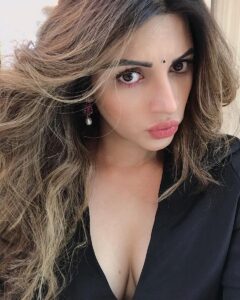 Shama Sikander Instagram - My sunday mood....
Happy Sunday everyone...🥰
Swipe right ➡️ and let me know what’s your mood matching with today in comments ❤️
.
.
#sunday #funday #weekend #vibes #nature #summer #picoftheday #smile #life #beautiful #selfie #mood