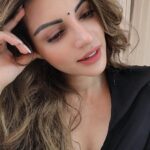 Shama Sikander Instagram - My sunday mood.... Happy Sunday everyone...🥰 Swipe right ➡️ and let me know what’s your mood matching with today in comments ❤️ . . #sunday #funday #weekend #vibes #nature #summer #picoftheday #smile #life #beautiful #selfie #mood