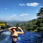 Shama Sikander Instagram – Sunday Vibes….. Chill relax soak some sun, go for a swim 🏊‍♀️ 🌻🌞🌞🌞🌞
.
.
.
#mountains #swimmingpool #sunday #chail #fashion #bikini #whether #sunkissed #spreadpositivity #sky #shamasikander