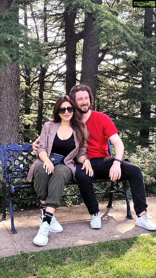 Shama Sikander Instagram - They say Nature heals you. They certainly don’t lie….😇♥️ @jamesmilliron . . . #chail #shimla #mountain #nature #love #trees #weather #happiness💕 #jamsham #cute #moments #blessed #shamasikander #shamasikanderreels #reelsinstagram #reelitfeelit #reelsvideo Chail, Himachal Pradesh
