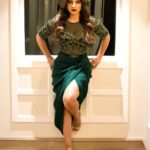 Shama Sikander Instagram - Outfit of the Day 💚 . . Outfit:- @niveditasaboocouture Jewellery:- @studio6jewels @parullkhanna01 Shoes:- @michaelkors . . . #fashion #outfit #lifestyle #beautiful #classy #attitude #bosslady #style #happysaturday #picoftheday #shamasikander