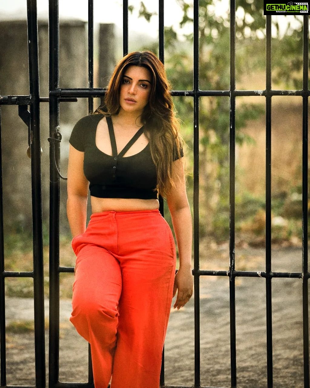 Shama Sikander Instagram - Don't cry for me i died years ago, don't cry for me I'm finally Alive..... . . . #beautiful #eyes #photooftheday #gratitude #positivevibes #inspiration #gorgeous #loveyourself #shamasikander #positivevibesonly Mumbai, Maharashtra