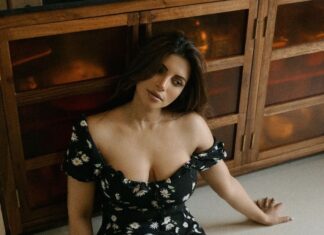 Shama Sikander Instagram - Akelepan ka maza alag hai... Maine khud ko paa liya teri raah dekhte dekhte..... . . Photographer:- @ankurjraj MUA:- @elishab_mua . . . #shayari #love #photoshootdairies #photoshoot #loveyourself #happysunday #mood #actorslife #mumbai #shamasikander Mumbai, Maharashtra