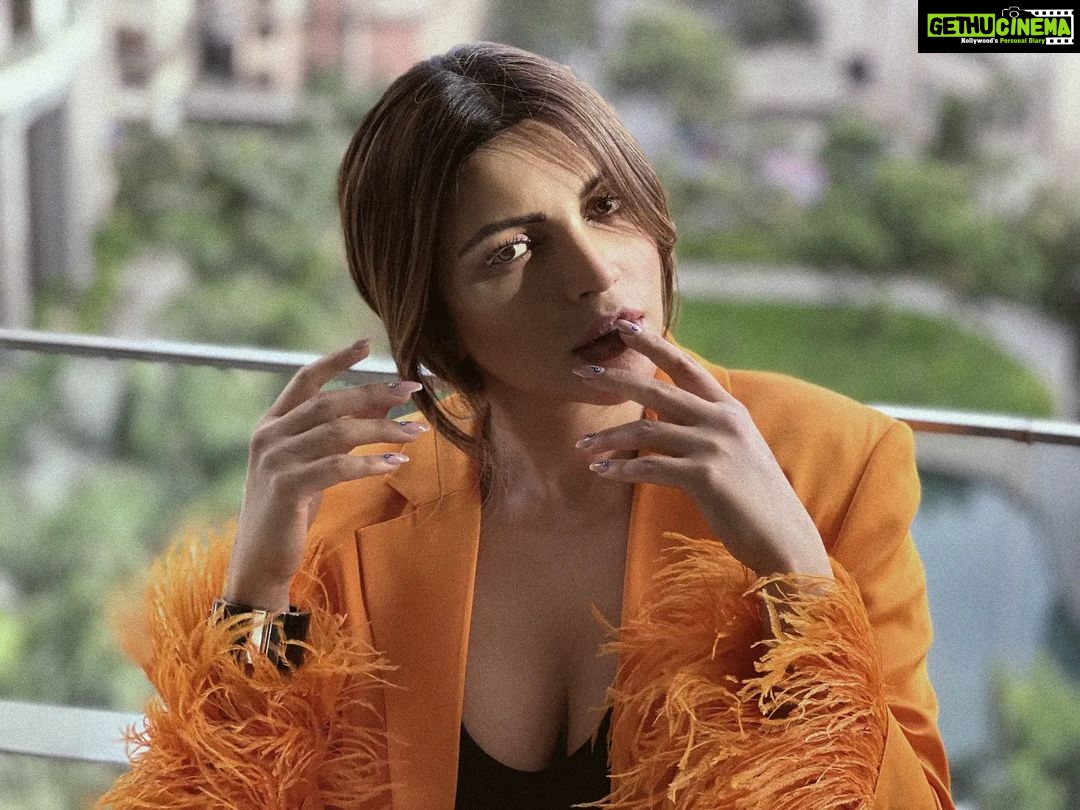 Shama Sikander Instagram - I wonder how many other souls have used their shooting star wish on you..... . . Photographer:- @jamesmilliron MUA:- @elishab_mua . . . #photoshoot #actorslife #picoftheday #loveyourself #happymood #gratitude #inspiration #lifestyle #shamasikander Mumbai, Maharashtra