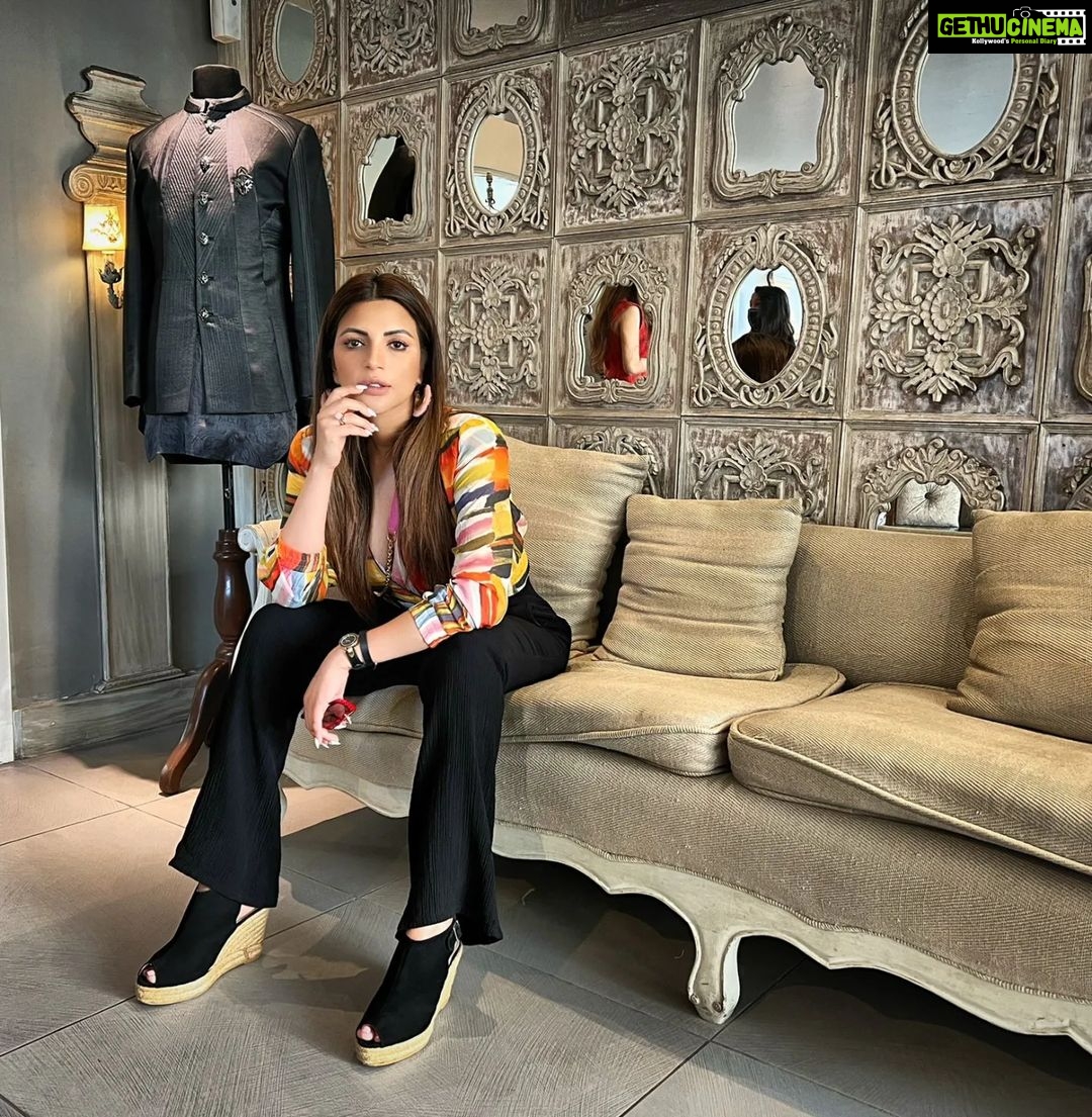 Shama Sikander Instagram - Casual Elegance.... . . . #style #fashion #lifestyle #mood #happy #casual #loveyourself #inspiration #gratitude #actorslife #shamasikander Mumbai, Maharashtra