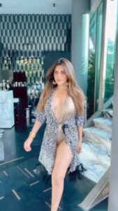 Shama Sikander Instagram - Ufff this heat wave….who wants to get into the pool??? #heat #hot #garmi #feelinghot #swimwear #swimmingpool #fashion #stylish #liveinstyle #fashionista #fashionicon