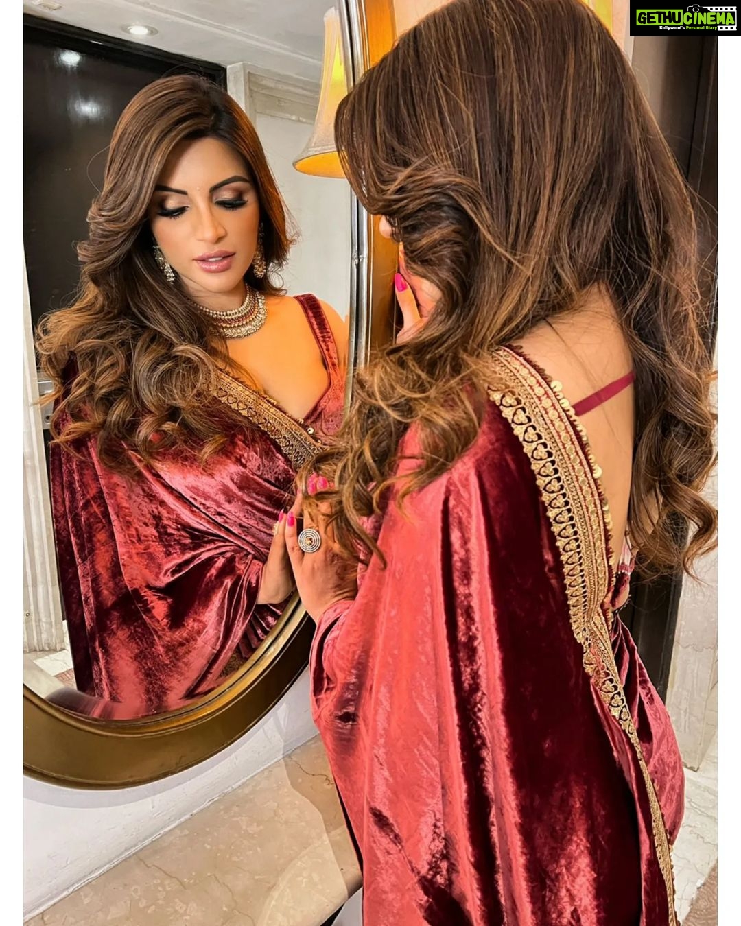 Shama Sikander Instagram - INAYAT….😇☺️🥰 . . Wearing 👗:- @sabyasachiofficial Makeup💄:- @niketa.kaur . . . #love #red #indianwear #lifestyle #photoshoot #makeup #actorslife #photooftheday #gratitude #positivevibes #loveyourself #shamasikander New Delhi