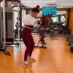 Shama Sikander Instagram - #workout stay #strong….#buildyourself💪🏻💪🏻 #motivation #music #gym #strengthen #endurance #staystrong #motivated #thursdaymotivation