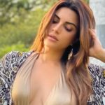 Shama Sikander Instagram - Trend in my Style ✨ . . . . #fashion #trending #stylish #photoshoot #viral #instagram #reelsinstagram #reelkarofeelkaro #reelsvideo #shamasikanderreels
