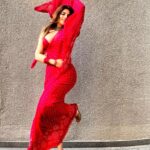 Shama Sikander Instagram - Le jaayein Mujhe kahaan Hawayein, hawayein… . . . #beautiful #saree #red #love #bollywood #song #actorslife #blessed #myfansmyfamily #respect #support #inspiration #loveyourself #shamasikander #positivevibesonly Mumbai, Maharashtra