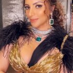 Shama Sikander Instagram – I wish it was so easy to do transitions in life so fast!!!
.
.
.
.
.
#smile #transition #stylish #love #stylish #fashion #throwback #explorepage✨ #sangeetnight #selflove #traditional #reelsinstagram #reelkarofeelkaro #reelsvideo #shamasikanderreels #shamasikander