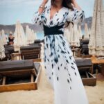 Shama Sikander Instagram - Gulabi Hai Safar🎶🎶 . . . #gulabihaisafar #bollywood #song #actorslife #shamasikander #shamasikanderreels #reels #reelitfeelit #reelkarofeelkaro #reelsvideo #likeforlikes #share #comment #explore