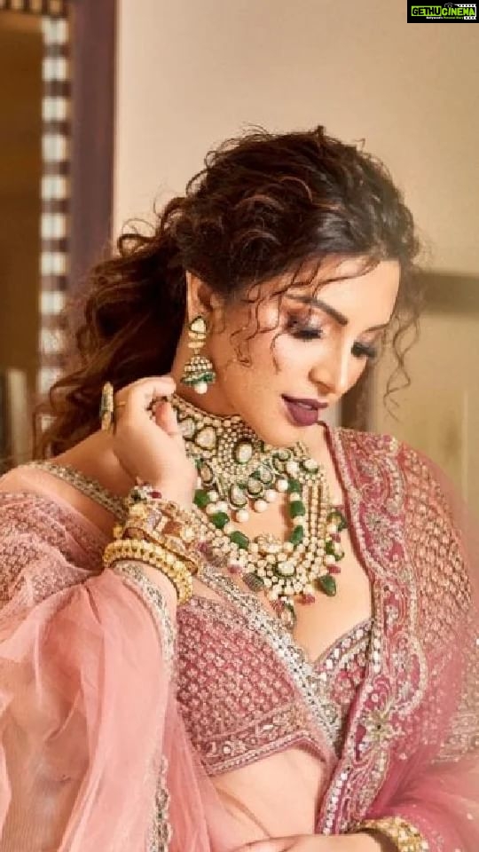 Shama Sikander Instagram - Some BTS Moments ❤️ . . . #throwback #photoshootdairies #reelsinstagram #reelkarofeelkaro #reelitfeelit #photoshoot #ethenicwear #lehanga #shamasikander #shamasikanderreels Mumbai, Maharashtra