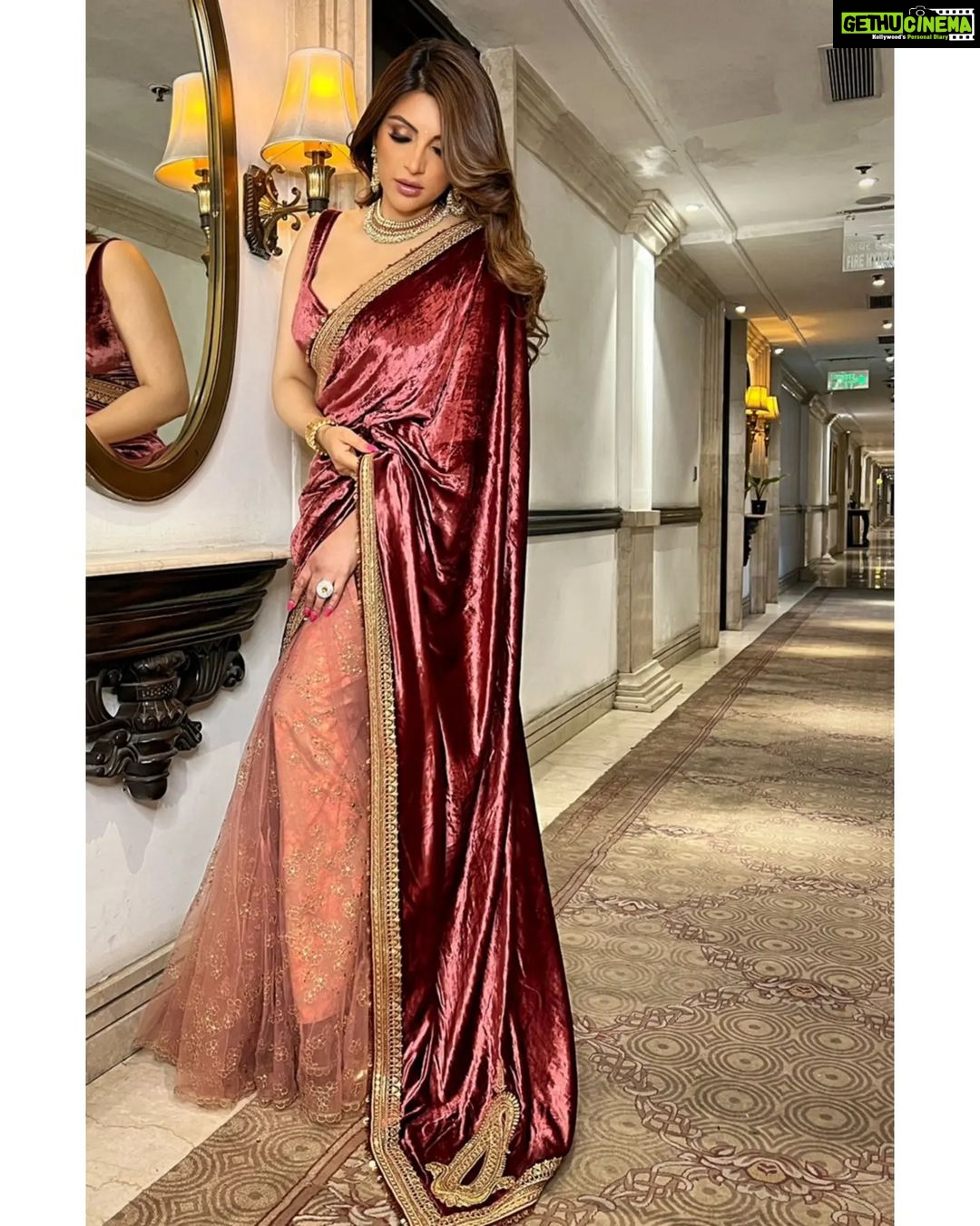 Shama Sikander Instagram - INAYAT….😇☺️🥰 . . Wearing 👗:- @sabyasachiofficial Makeup💄:- @niketa.kaur . . . #love #red #indianwear #lifestyle #photoshoot #makeup #actorslife #photooftheday #gratitude #positivevibes #loveyourself #shamasikander New Delhi