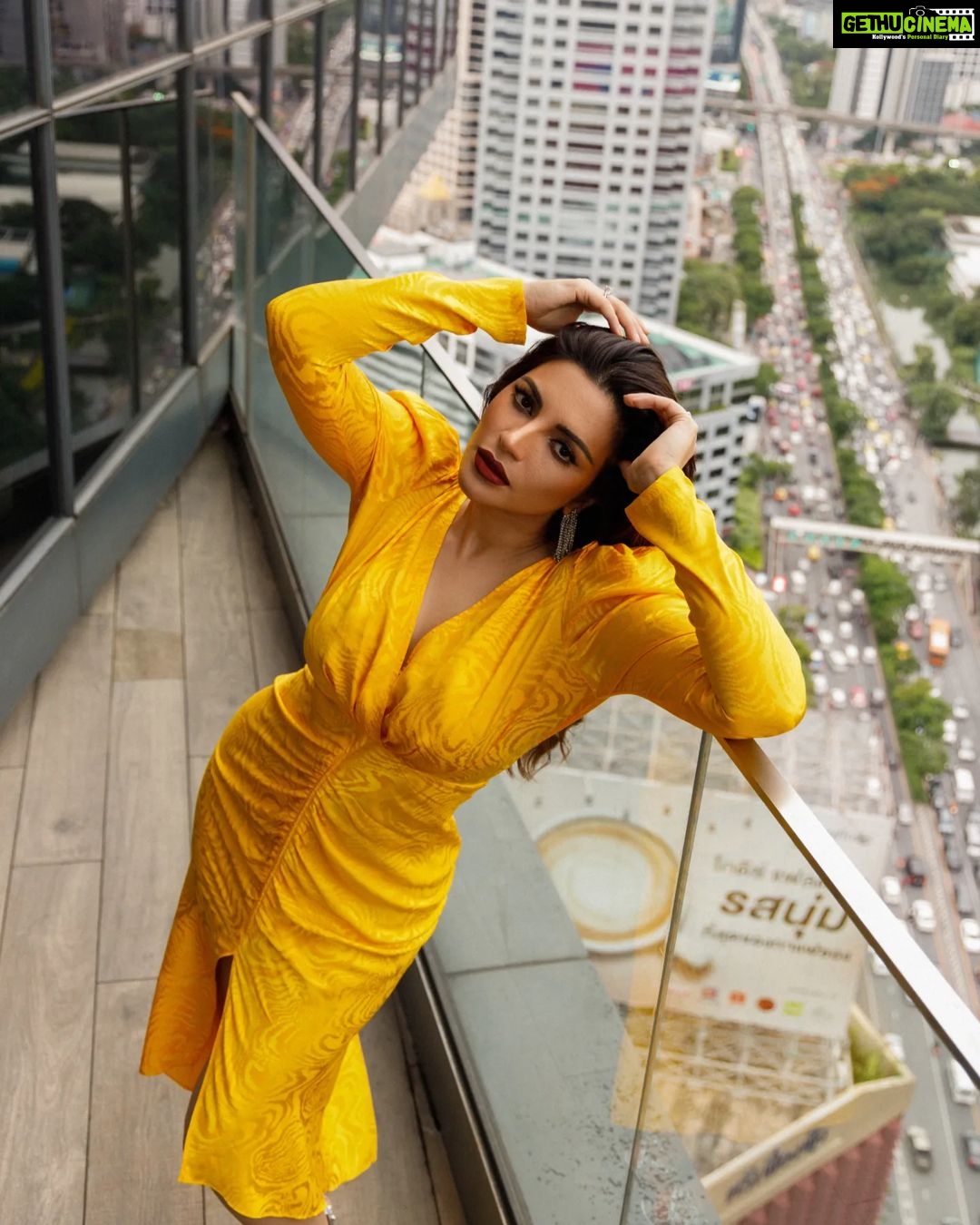 Shama Sikander Instagram - The world is mine….🌏😇 Thank you @sobangkok for such amazing hospitality 🙏🏻♥️ i felt like a princess, your love and small little details in taking care of us made my stay so much more special….see you soon♥️ Thank you @anastasiiaruby for these lovely clicks you my love have a very bright future🤗♥️😇 . . Style:- @tonyanova_ . . #travelwithme #sohotelbangkok #livethuxury #topoftheworld #bangkok #thailand #collaboration #travel #photoshoot #style #shamasikander SO/ Bangkok