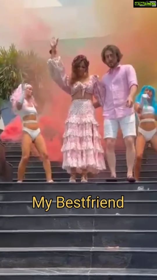 Shama Sikander Instagram - Tag one person in the comment who compliments you ... . . . @jamesmilliron . . . #jamsham #wedding #love #bridegroom #goa #gratitude #loveisintheair #smile #positivevibes #spreadlove❤ #reelsinstagram #reelkarofeelkaro #shamasikanderreels