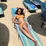 Shama Sikander Instagram - Clearly it’s summer time and I’m missing beach 🏖 🤷🏻‍♀️ . . . #takemetobeach #holiday #summertime #beachlife #summervibes #fundays #throwback #lifeisgood #gratitude #beachvibes #sand #style #shamasikander #holidaystyle