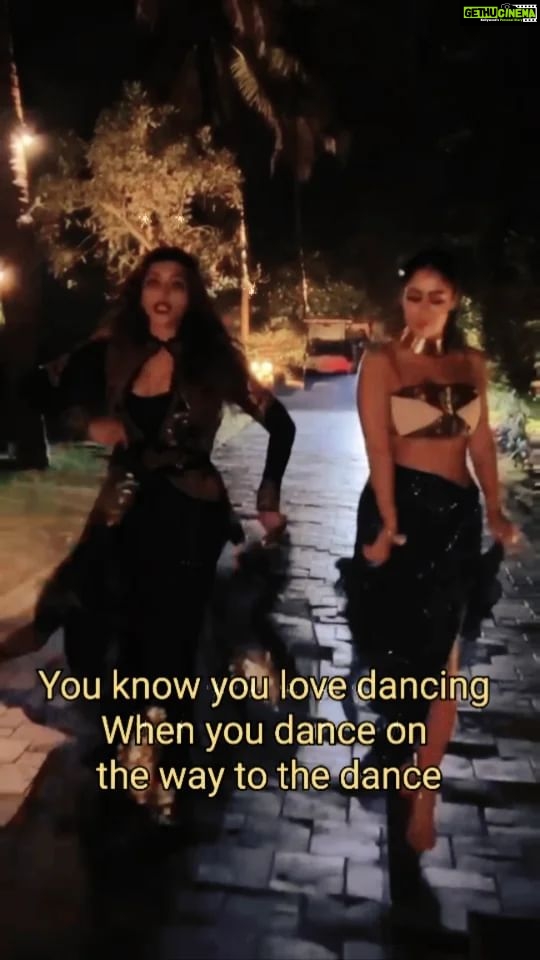Shama Sikander Instagram - Let's Nacho ππ»ππ»... . . Dresses by -:@souniagohil . . . #letsnacho #dance #afterparty #friendsforever #love #dancereels #shamasikanderreels #reelsinstagram #reelkarofeelkaro #reelitfeelit #goadiaries