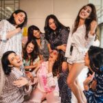 Shama Sikander Instagram – Who says so many women in one room is not good … when u hv women who are confident in themselves and are full of love man its a sight to see …. So much beauty within and out …. Love my tribe love my gurls 😇♥️ 
@amisukhadia @jamelacemo @geometric.beauty @supreetbedi13 @vanessabwalia @poppyjabbal
.
.
.
#womenpower #girlspower  #fun  #confident  #stylish #womensupportingwomen #beutiful #bachelloretteparty  #throwback
