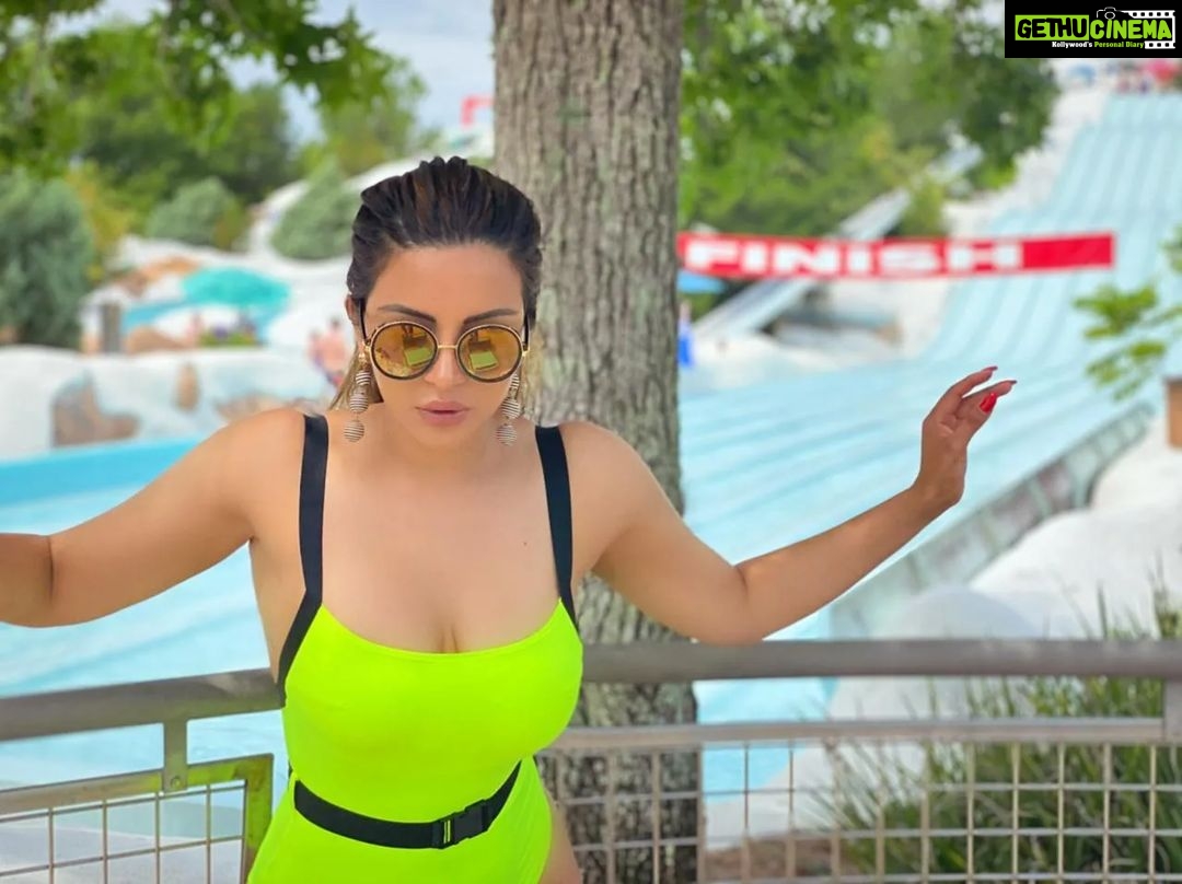 Shama Sikander Instagram - Slayyyyy🔥 . . . #beautiful #slay #green #gratitude #love #pure #happiness #motivation #positivevibes #inspiration #believe #blessed #shamasikander