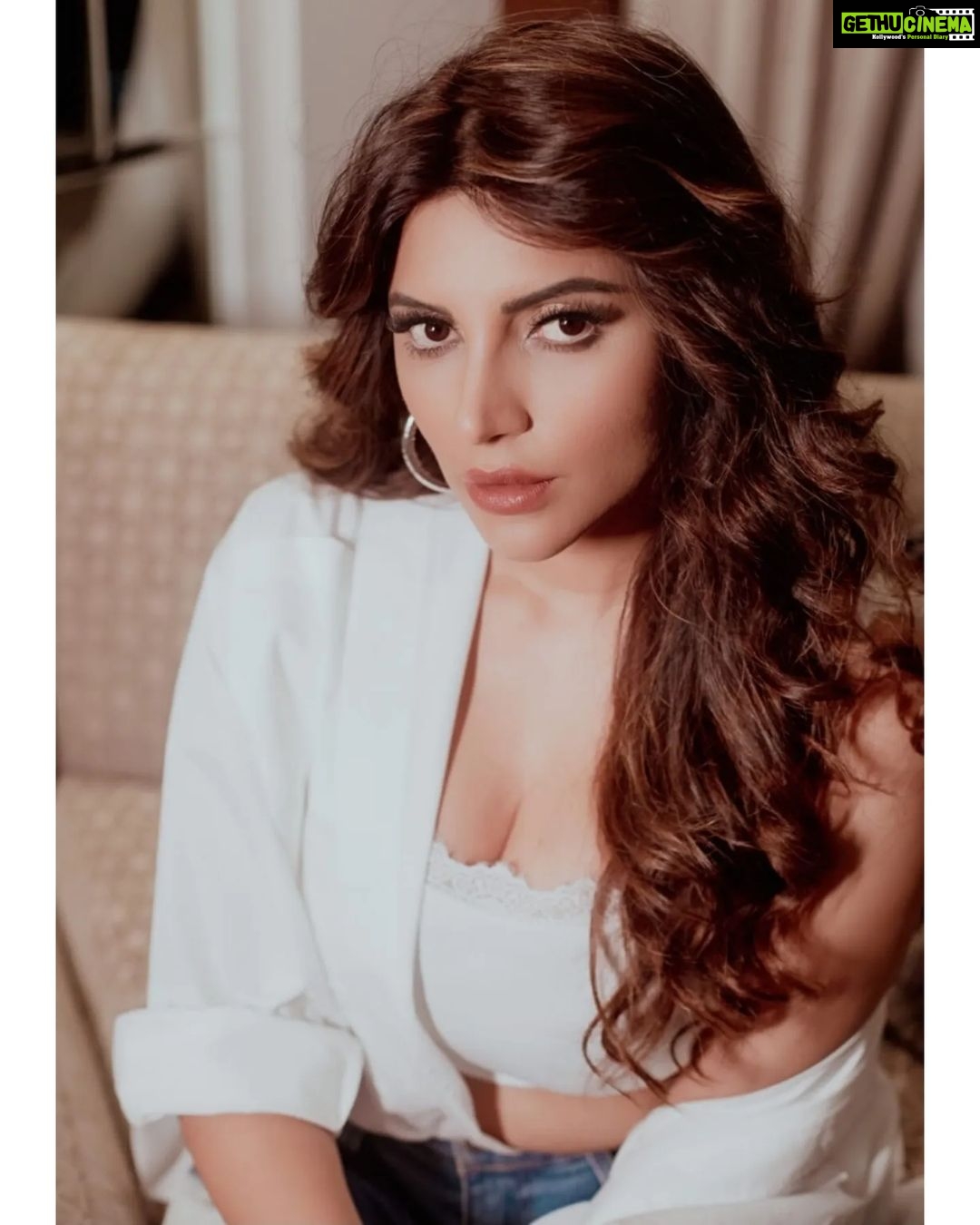 Shama Sikander Instagram - Built, Not Bought. Hustled, Not Handed. Earned, Not Given.... . . . . #style #bossbabe #attitude #photoshoot #love #yourself #life #blessed #happiness #positivevibes #inspiration #shamasikander #explorepage✨ Mumbai, Maharashtra