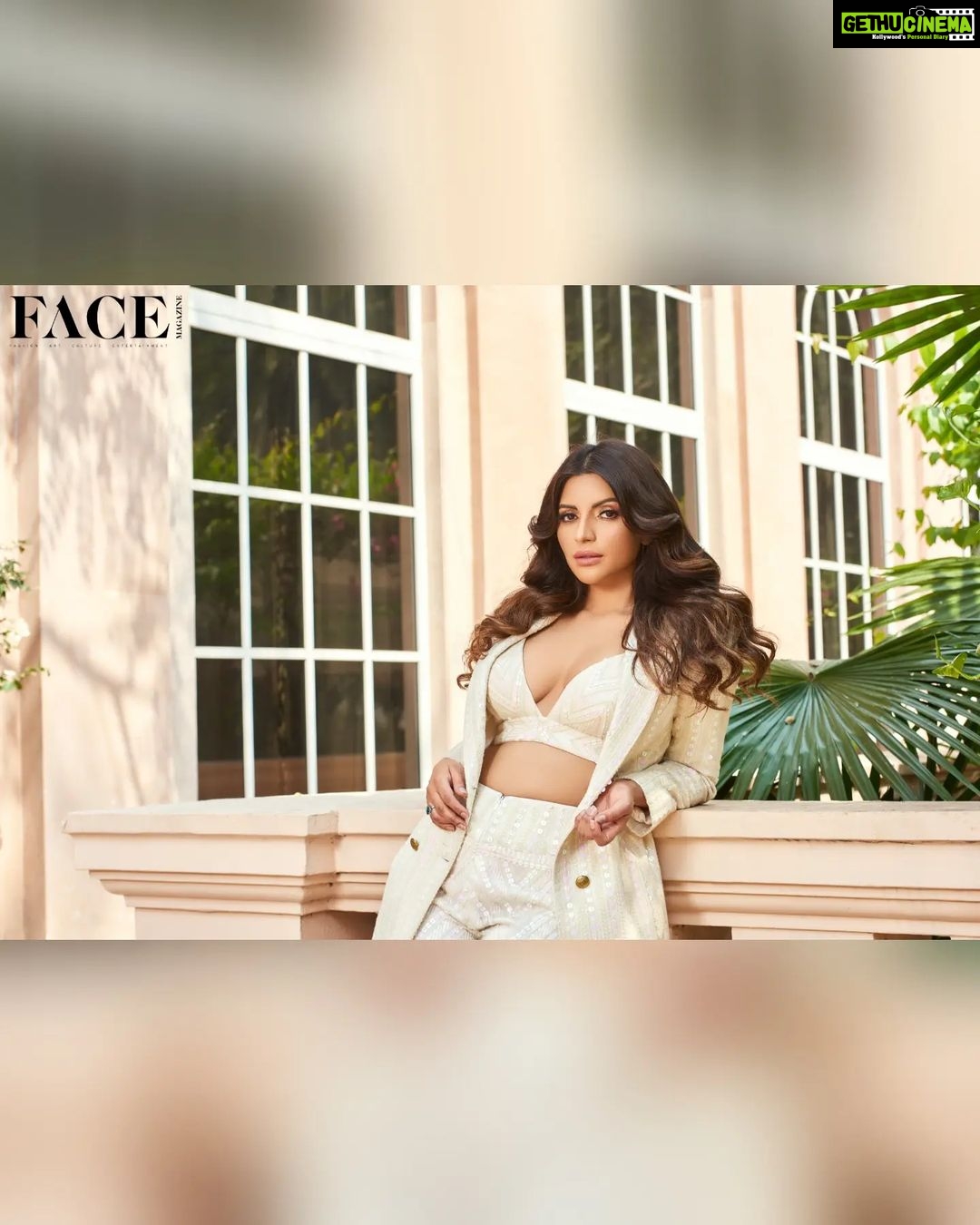 Shama Sikander Instagram - Soul Full of Sunshine π
Magazine @facemag.in Celebrity -Shama Sikander @shamasikander Fashion Deputy Editor-Khushboo Rajoriya @styledby_khushboorajoriya Fashion Co Ordinator-Neha Kumar @theglamchic15 Photographer-Harsh Dalal @harshd_photography Videographer-Jay Dodia @jaydodia0786 Assisted by-Pratik Dodia @pratikdodia7 Retoucher- Arjun @view_of_retoucher Makeup artist -Kanika Gupta @kanika.world Assisted-Priyanka Anand @anandpriyankamua Stylist-Ruchi Kapoor @ruchikapoor Assisted by-Kriti Baid @baidkriti Hairstylist- Seema Mane @hairbyseema Assisted by- Shivani kakka @shivanikakka_ Outfits : @Ranbirmukherjeeofficial Footwear-@paioshoes Location -ITC Maratha @itcmaratha Mumbai Artist Reputation management @shimmerentertainment @lathiwalatasneem @namitarofficial PR/Shoot Managed by - @akshatamanikpurkar Mumbai, Maharashtra