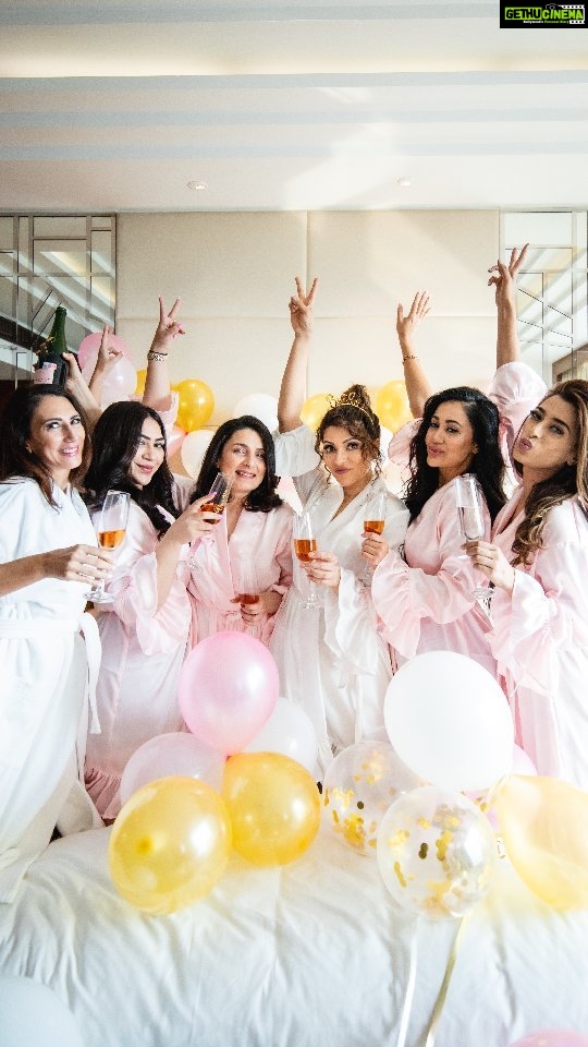 Shama Sikander Instagram - A sneak peak into my bachelorette.. @poppyjabbal @supreetbedi13 @soniahays @jamelacemo @geometric.beauty @amisukhadia @vanessabwalia 📸 Film by:- @peppermintpictures.co.in Make Up By:- @winnie1686 @makeupbykomalhire Hair By:- @pratibhanalla Robes By:- @wedding_lounge Location:- @stregismumbai #bridetobe #bachelloretteparty #girls #reelsinstagram #reelkarofeelkaro #shamasikander #partygirls