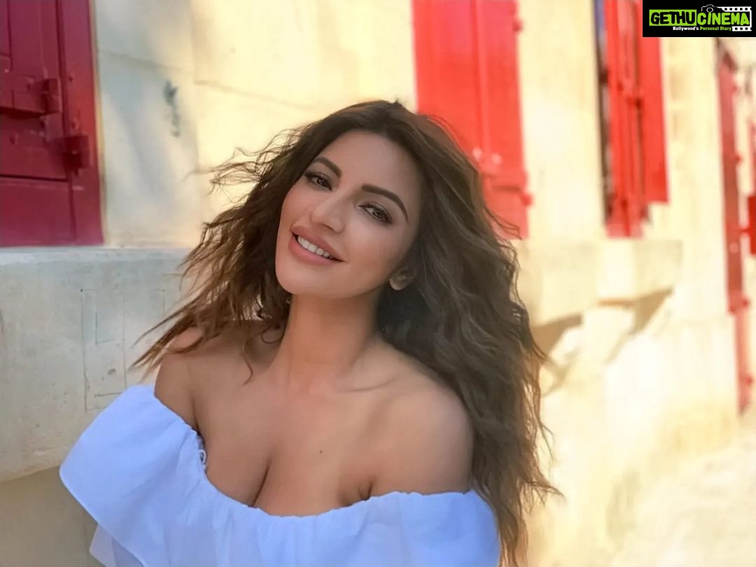 Shama Sikander Instagram - She was Her own Star, Shining bright In the Dark.... . . . #shining #star #photooftheday #actorslife #bright #loveyourself #positivevibes #inspiration #happiness #blessed #gratitude #shamasikander Mumbai, Maharashtra