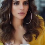 Shama Sikander Instagram - My favourite picture is where I have taken mug in my hand .. Tell me your favourite in comments👇 #shamasikander #pictures #love #lovetopose #viral #trending #reelsinstagram #shamasikanderreels #reelkarofeelkaro #reelitfeelit