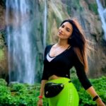Shama Sikander Instagram - Going to the Mountains is Going Home.... . . . #beautiful #mountains #greenary #weather #travel #love #yourself #life #blessed #happiness #positivevibes #inspiration #shamasikander #explorepage